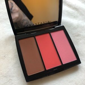 Anastasia Beverly Hills Makeup - Anastasia Beverly Hills blush trio Anastasia Beverly Hills Makeup - Anastasia Beverly Hills blush trio